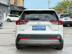 2022 Toyota RAV4 2.0L CVT 2WD Premium, белый — фото 4