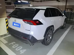 2022 Toyota RAV4 2.0L CVT 2WD Fashion Plus, белый — фото 3
