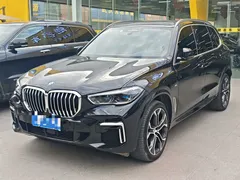 2022 BMW X5 40Li Premium M Sport Package, чёрный — фото 1