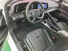 2021 Hyundai Elantra 1.5L CVT LUX Premium, белый — фото 10