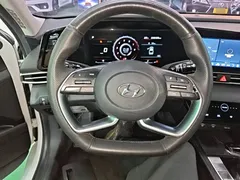 2021 Hyundai Elantra 1.5L CVT LUX Premium, белый — фото 11