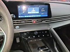 2021 Hyundai Elantra 1.5L CVT LUX Premium, белый — фото 13