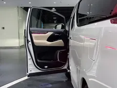 2021 Toyota Alphard Hybrid 2.5L Premium, белый — фото 24
