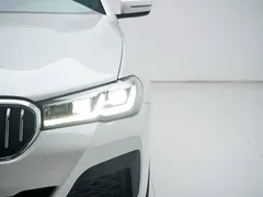 2022 BMW 5 Series 535Le PHEV M Sport Package, белый — фото 12