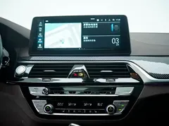 2022 BMW 5 Series 535Le PHEV M Sport Package, белый — фото 16