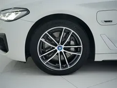 2022 BMW 5 Series 535Le PHEV M Sport Package, белый — фото 22