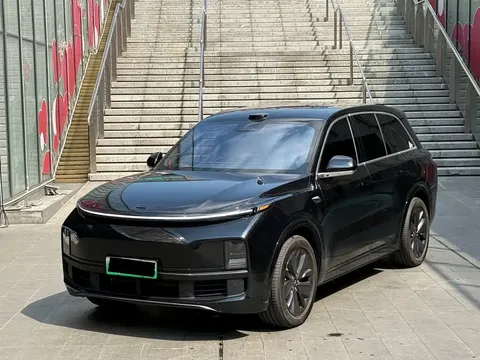 2025 Li Auto L8