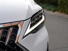 2020 Lexus LM 300h 4, белый — фото 3