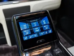 2020 Lexus LM 300h 4, белый — фото 18