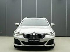 2022 BMW 5 Series 530Li Premium M Sport Package, белый — фото 4