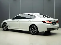 2022 BMW 5 Series 530Li Premium M Sport Package, белый — фото 5
