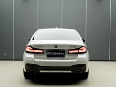 2022 BMW 5 Series 530Li Premium M Sport Package, белый — фото 7