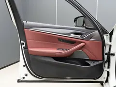 2022 BMW 5 Series 530Li Premium M Sport Package, белый — фото 8