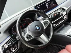 2022 BMW 5 Series 530Li Premium M Sport Package, белый — фото 12
