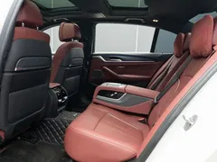 2022 BMW 5 Series 530Li Premium M Sport Package, белый — фото 14