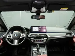 2022 BMW 5 Series 530Li Premium M Sport Package, белый — фото 17