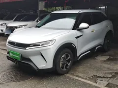 2024 BYD Yuan UP 401km Leading, белый — фото 1