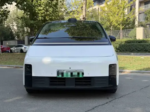 2024 Li Auto MEGA Ultra