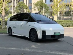 2024 Li Auto MEGA Ultra, белый — фото 3