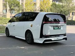 2024 Li Auto MEGA Ultra, белый — фото 5