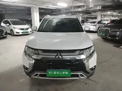 2020 Mitsubishi Outlander 2.0L 2WD 5-seat, белый — фото 2