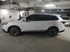 2020 Mitsubishi Outlander 2.0L 2WD 5-seat, белый — фото 4