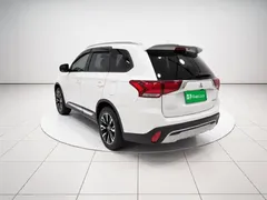 2020 Mitsubishi Outlander 2.0L 2WD 5-seat, белый — фото 5