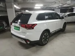 2020 Mitsubishi Outlander 2.0L 2WD 5-seat, белый — фото 7