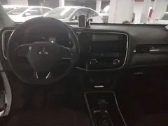 2020 Mitsubishi Outlander 2.0L 2WD 5-seat, белый — фото 11