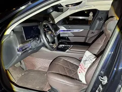 2023 BMW 7 Series 735Li Luxury Package, чёрный — фото 5