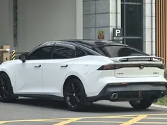 2022 Changan UNI-V 1.5T Premium, белый — фото 5