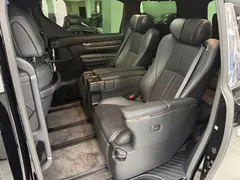 2023 Toyota Alphard 2.5L Hybrid Premium Gold, чёрный — фото 12