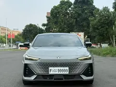 2022 Changan UNI-V 1.5T Premium — фото 2