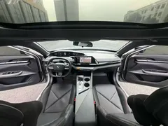 2022 Changan UNI-V 1.5T Premium — фото 5