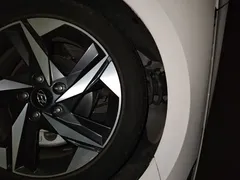 2022 Hyundai Elantra 1.5L CVT Flagship TOP, белый — фото 24