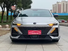 2022 Changan UNI-V 1.5T Premium — фото 1