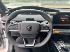 2022 Changan UNI-V 1.5T Premium — фото 5