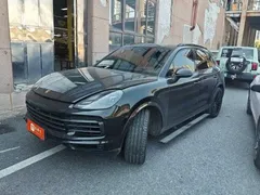 2023 Porsche Cayenne 3.0T Platinum Edition, чёрный — фото 1