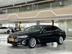 2021 BMW 5 Series 530Li Premium Luxury Package, чёрный — фото 1
