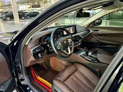 2021 BMW 5 Series 530Li Premium Luxury Package, чёрный — фото 4