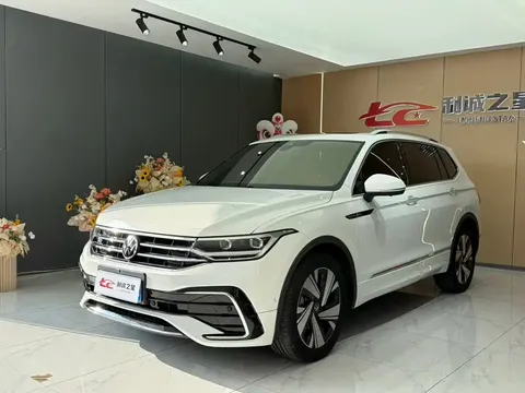 2023 Volkswagen Tiguan L 330TSI AT 2WD R-Line