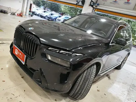 2023 BMW X7 xDrive40i Luxury Package