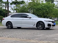 2023 BMW 5 Series 530Li Leading M Sport Package, белый — фото 3