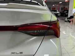 2022 Toyota Avalon 2.0L XLE Premium, белый — фото 8