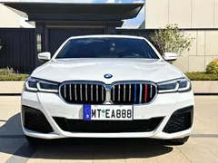 2022 BMW 5 Series 530Li Leading M Sport Package, белый — фото 2