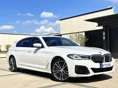 2022 BMW 5 Series 530Li Leading M Sport Package, белый — фото 3
