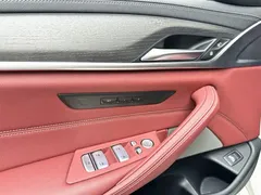 2022 BMW 5 Series 530Li Leading M Sport Package, белый — фото 12