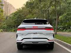 2025 BYD Song PLUS DM-i 112KM PHEV Premium, белый — фото 11