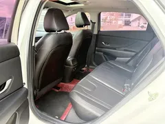 2021 Hyundai Elantra 1.5L CVT LUX Premium, белый — фото 8