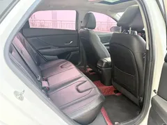 2021 Hyundai Elantra 1.5L CVT LUX Premium, белый — фото 11